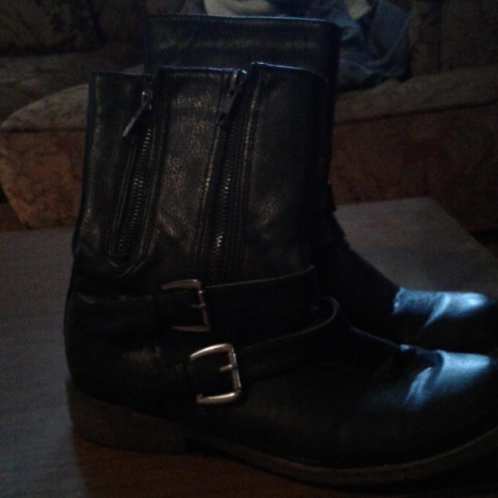 Boots - Picture 2 of 3